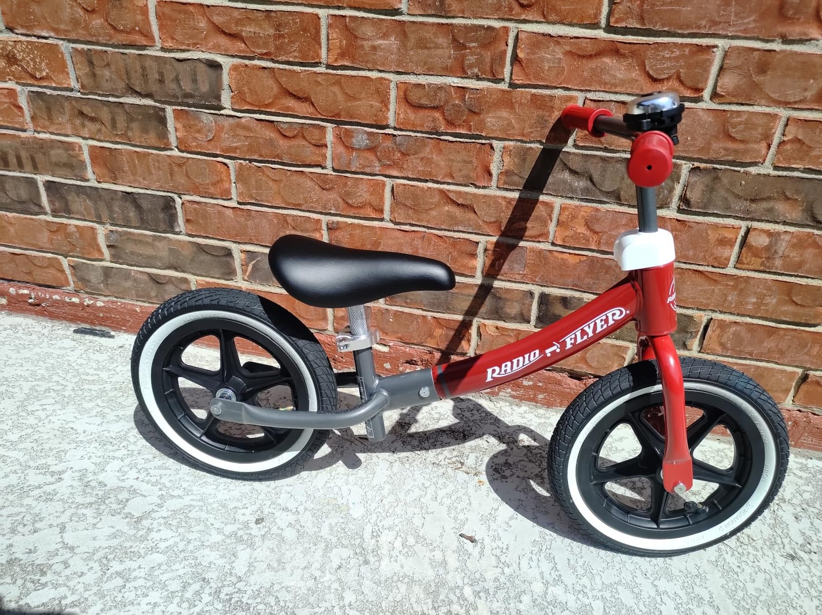 Radio Flyer Air Ride Balance Bike, for Kids Ages 1.5-5 customer photo 1
