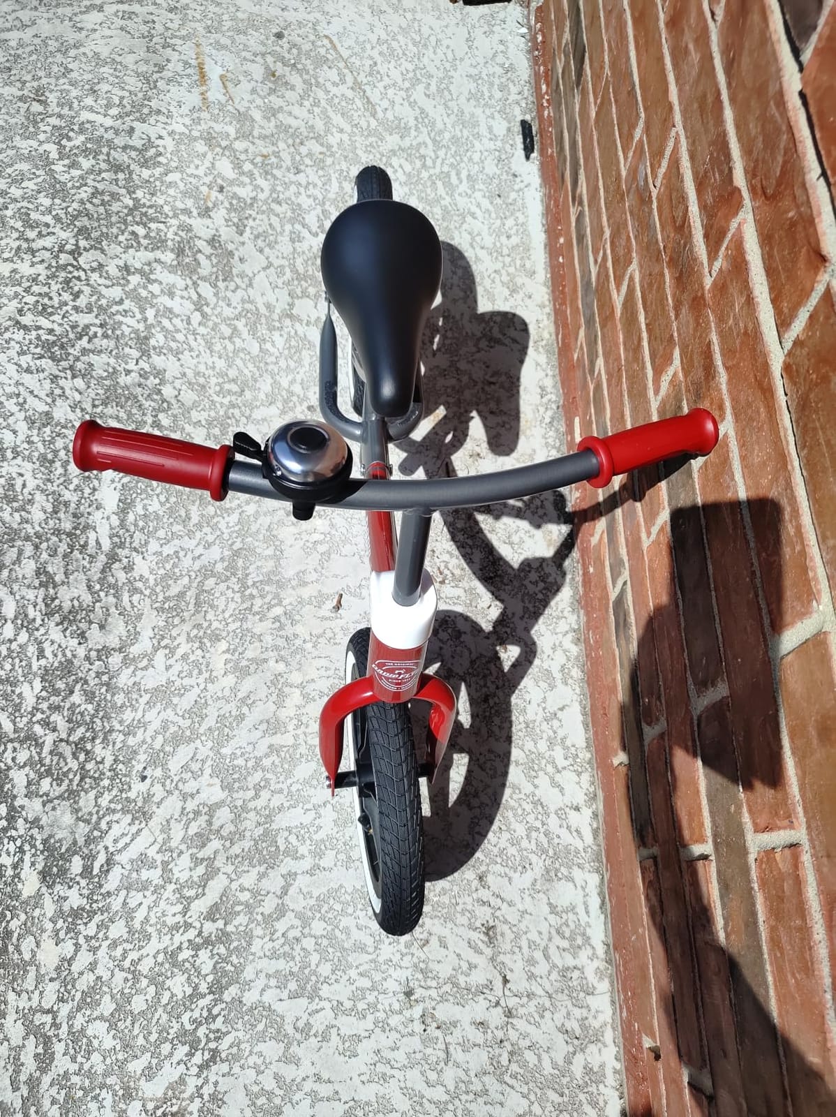 Radio Flyer Air Ride Balance Bike, for Kids Ages 1.5-5 customer photo 2