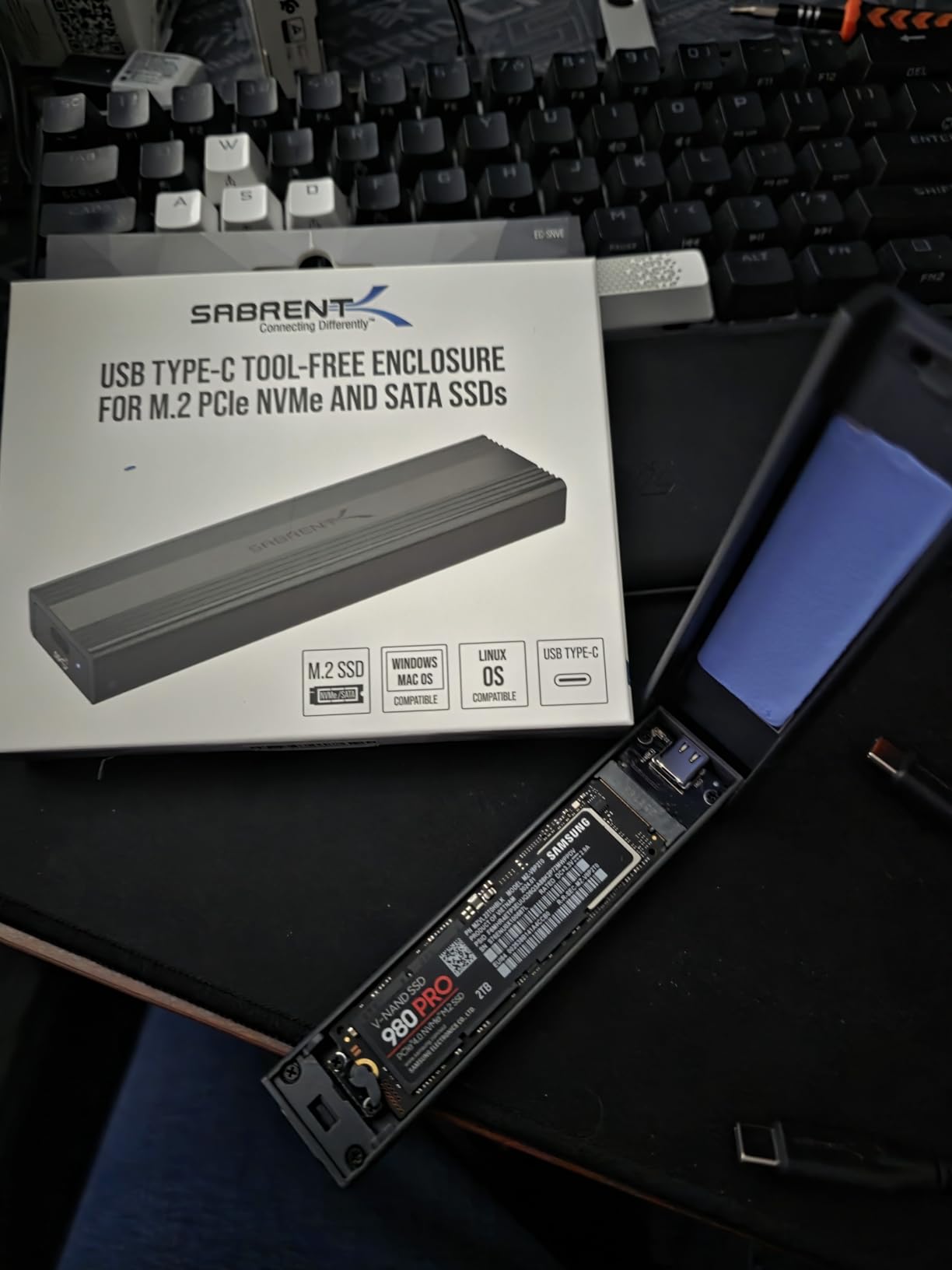 SABRENT USB4 NVMe SSD Enclosure, Tool-Free, 3900MB/s (EC-U4TN) | M.2 PCIe 4.0 x4; USB 4.0; Thunderbolt 3/4 & USB-C compatible; for 2230-2280 drives; nvme enclosure 40gbps customer photo 2