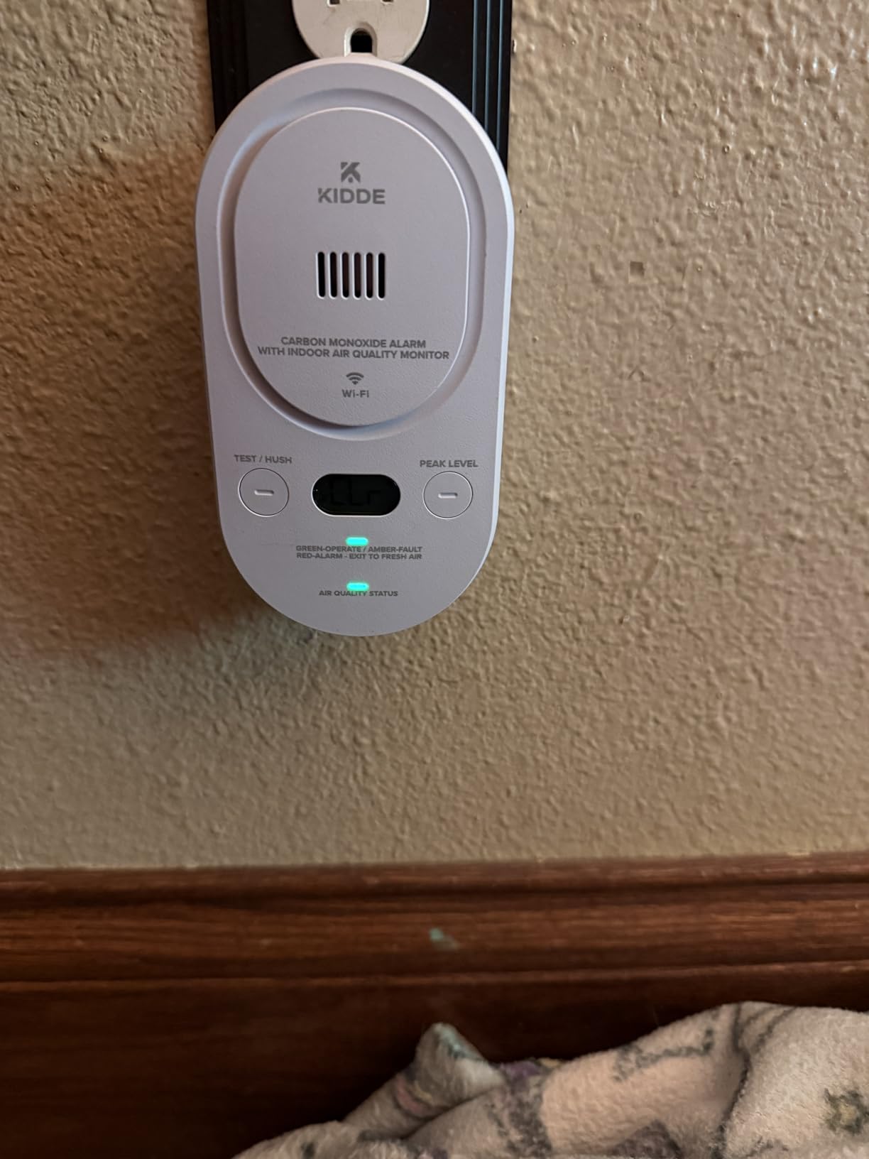Kidde Smart CO Detector + Indoor Air Quality, Plug-in & AA Battery, COPDLQW | Smart Alarm with Real-Time Alerts, Air Quality Analysis, Detects Low Levels of Carbon Monoxide customer photo 2