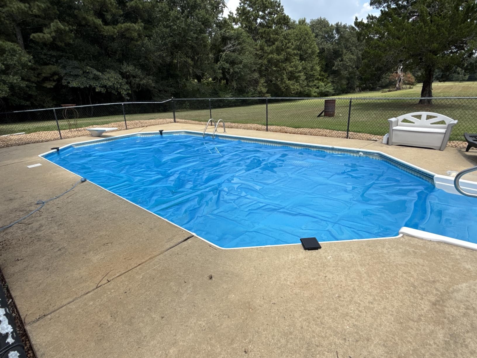 VEVOR Solar Pool Cover 32 x 16 ft 16 Mil Pool Bubble Cover Blue & Black customer photo 2