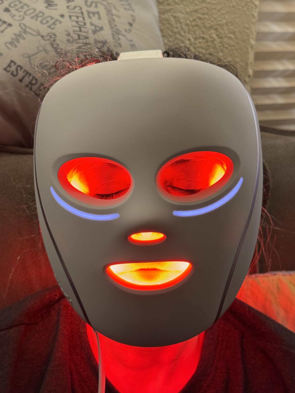 Shark CryoGlow LED Face Mask, Red Light Therapy, Under-Eye Cooling, FW312PK customer photo 1