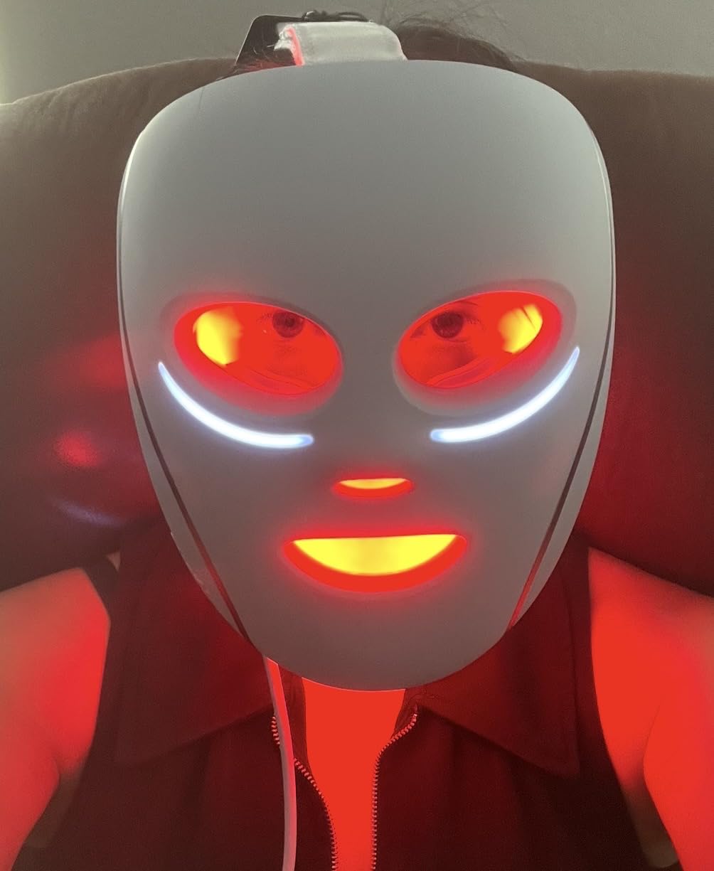 Shark CryoGlow LED Face Mask, Red Light Therapy, Under-Eye Cooling, FW312PK customer photo 2