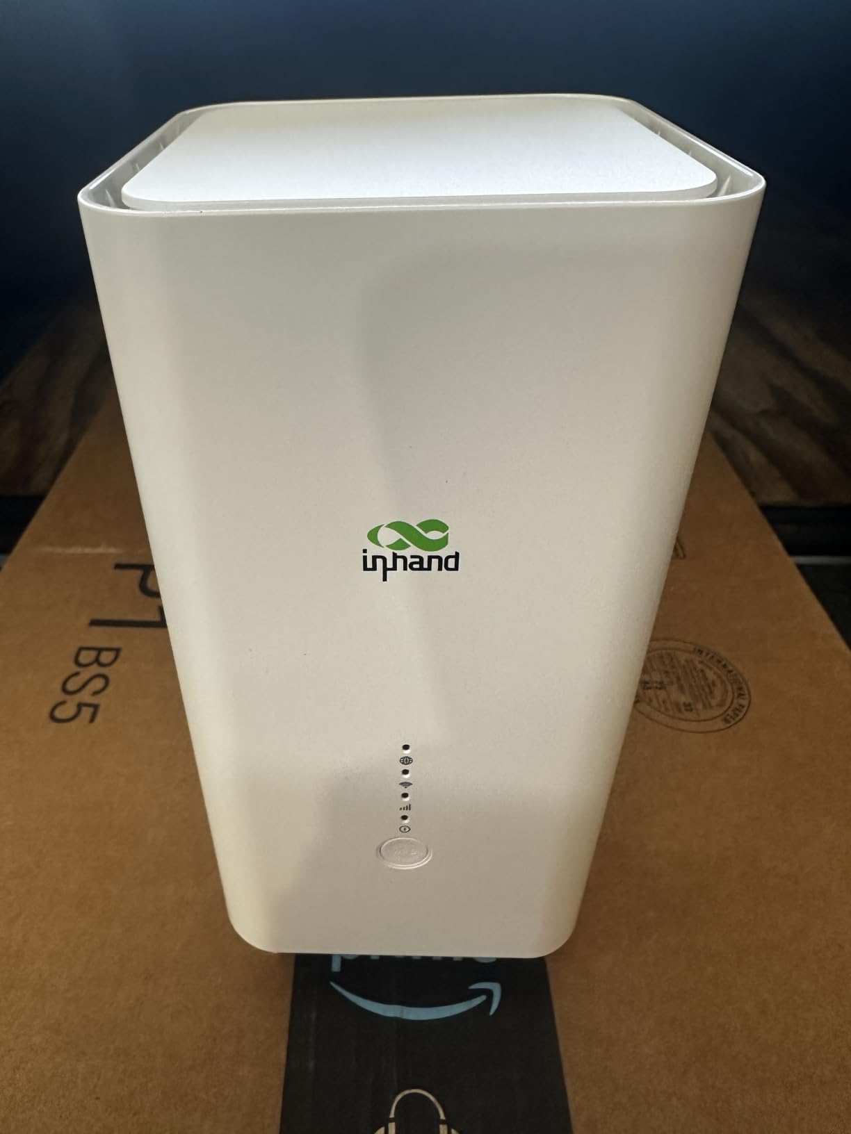 InHand Networks 5G Router Indoor CPE WiFi6 AX5400 2.5GbE Ports customer photo 1