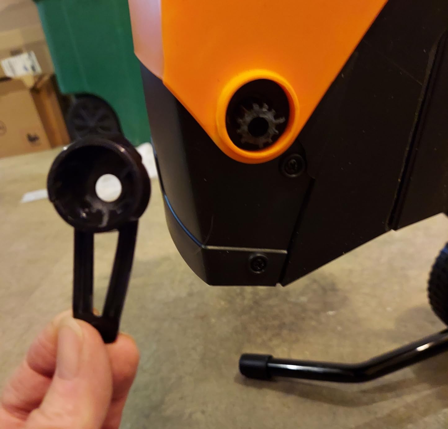 LawnMaster Electric Wood Chipper 1.8'' Cutting Diameter with Bin, FD1504 customer photo 2