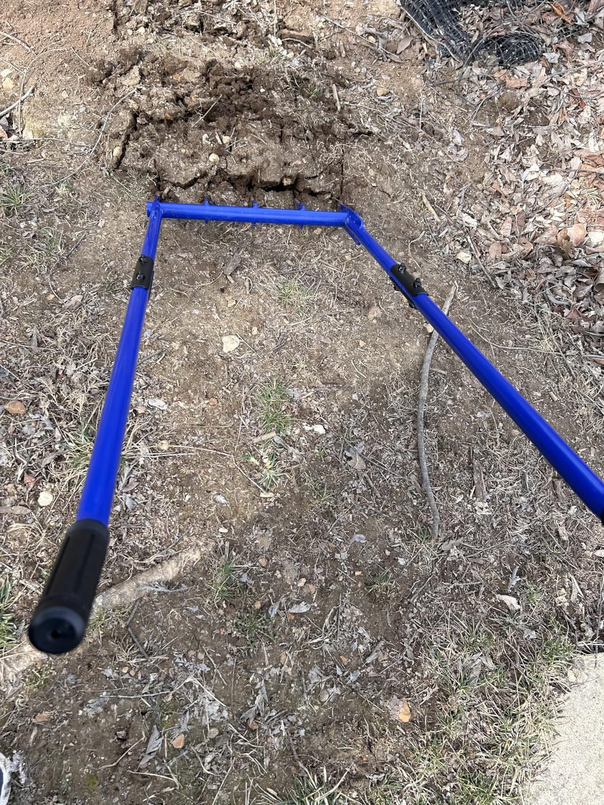 56'' Heavy Duty Broadfork for All the Soils, Detachable Design Pitchfork, 5 Sharp and Cambered 11'' Tines Bord Fork Garden Tool, Ergonomic Handles, Good Package, Easy Assembly, Blue. customer photo 2