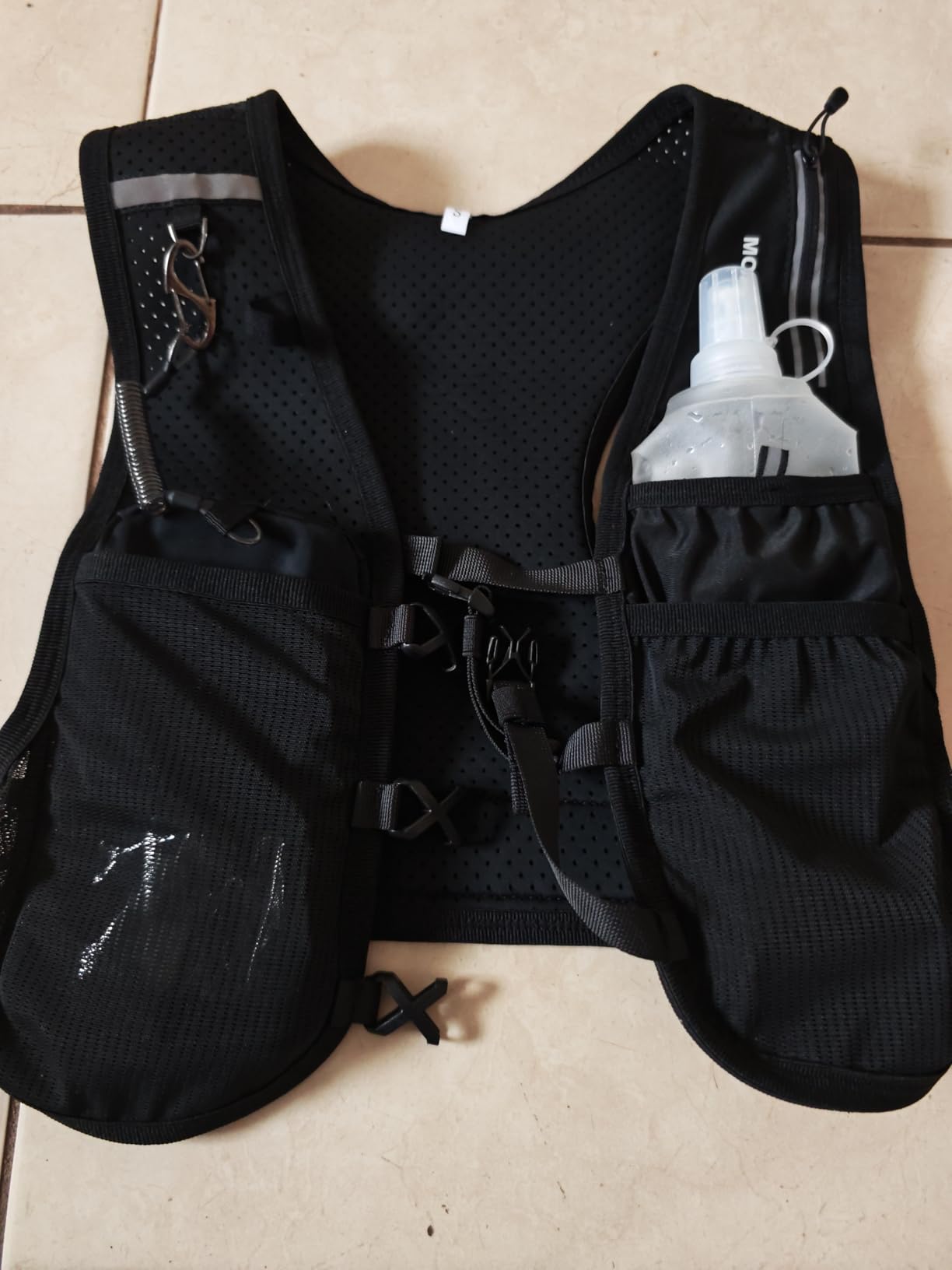MOKURA Running Vest for Women Men with 500ML Soft Flask & Phone Holder customer photo 2