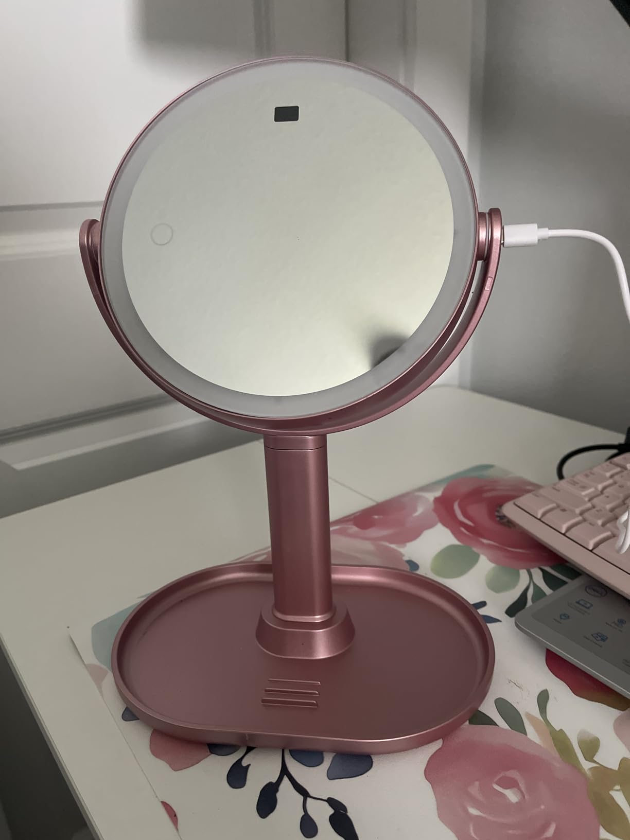 MIYADIVA Travel Makeup Mirror with Lights, Height Adjustable 30X/1X Double-Sided Magnifying Mirror, Portable Vanity Mirror with Digital Display & Phone Holder, Handheld Tabletop Hanging, Rose Gold customer photo 1