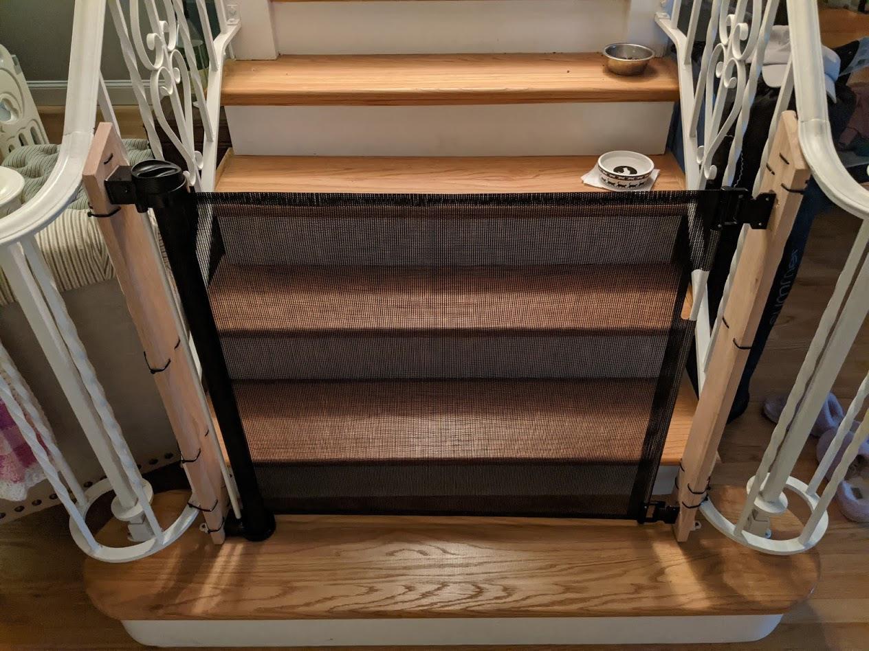 Babepai Retractable Baby Gates for Stairs, Retractable Dog Gate for Indoor/Outdoor Use | Child Gates for Doorways, Deck, Porch, Hallways, Patio (White, 55