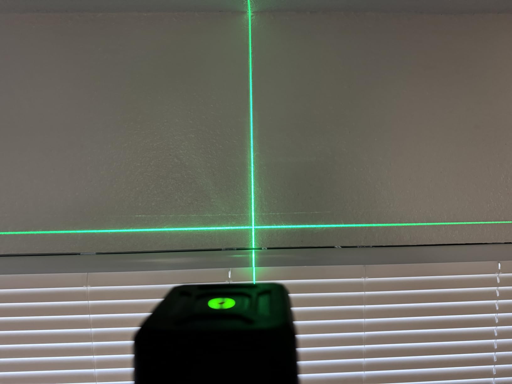 Laser Level, RockSeed Cross Line Laser with Self-Leveling, Vertical and Horizontal Line, Rotatable 360 Degree, Carrying Pouch, Battery Included (40 Inch Tripod) customer photo 1