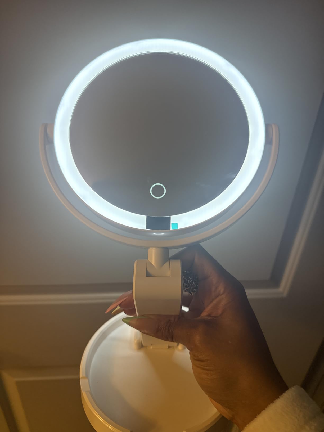 Brightown Lighted Travel Makeup Mirror,1X & 10X Magnification,3 Light Modes customer photo 1