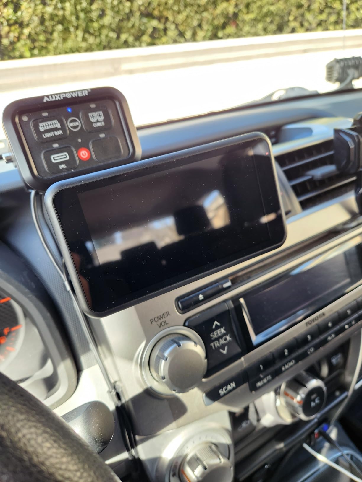 AUTO-VOX 2 Solar Wireless Backup Cameras, 2-Min DIY Install customer photo 2