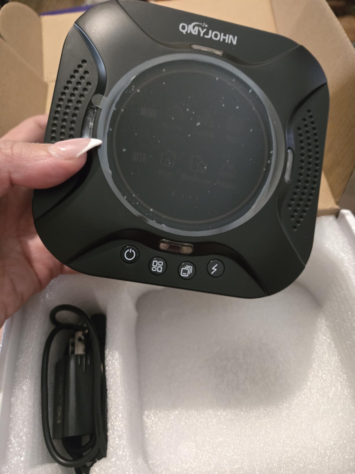 Indoor Ultrasonic Pest Repeller Plug-in,with a Display Screen & LED Strobe Light,Effectively Repels Mice,Squirrels,roaches & Other Rodents Up to 3900 Sq.Ft.Suitable for attics,garages,etc. customer photo 1