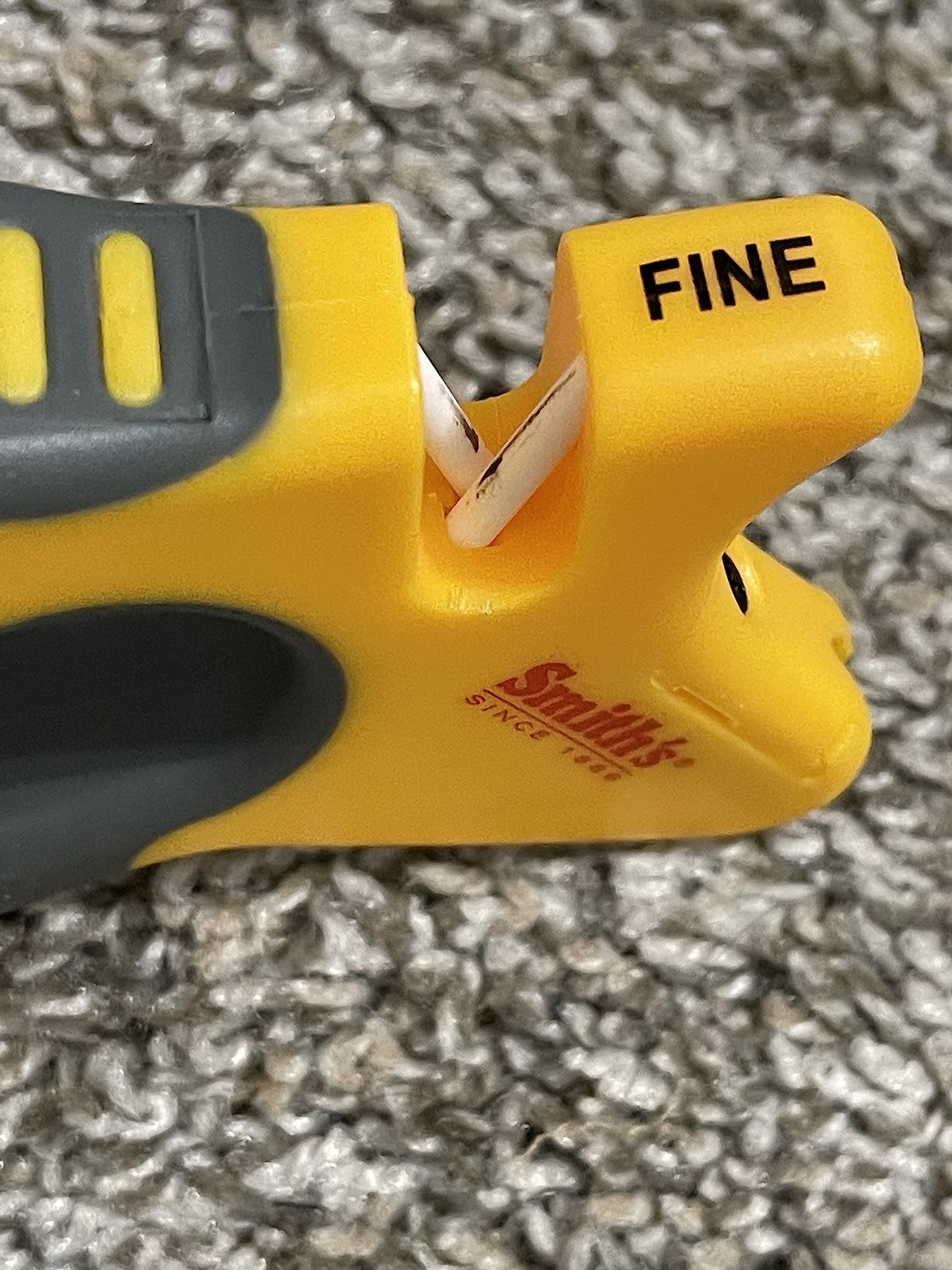 Smith's 50185 Jiffy-Pro Handheld Sharpener - 2-Stage Sharpening - Large Scissors & Shear Sharpening Slots - Outdoor Sharpener for Pocket, Hunting, Fishing & Kitchen Knives - Soft Grip Handle customer photo 1