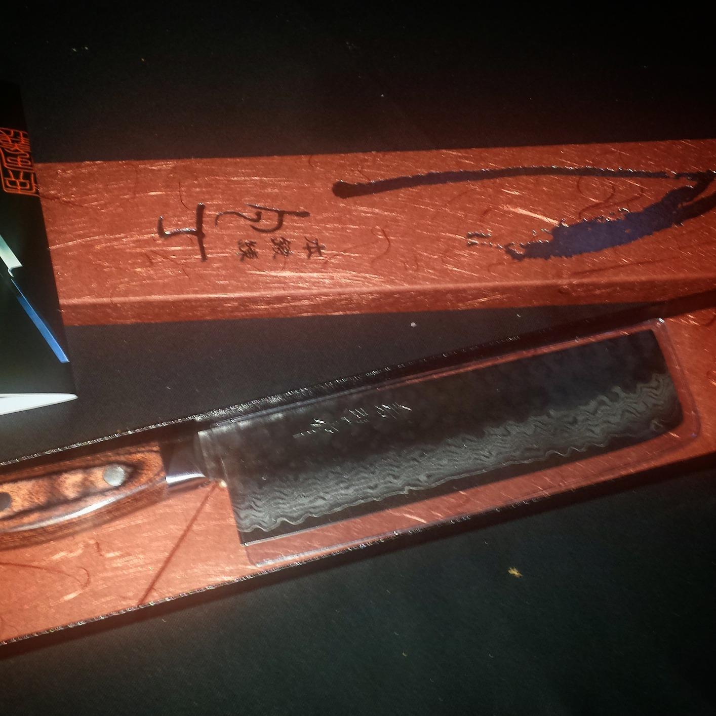 Yoshihiro VG10 16 Layer Hammered Damascus Stainless Steel Santoku Chefs Knife (7'' (180mm)) customer photo 2