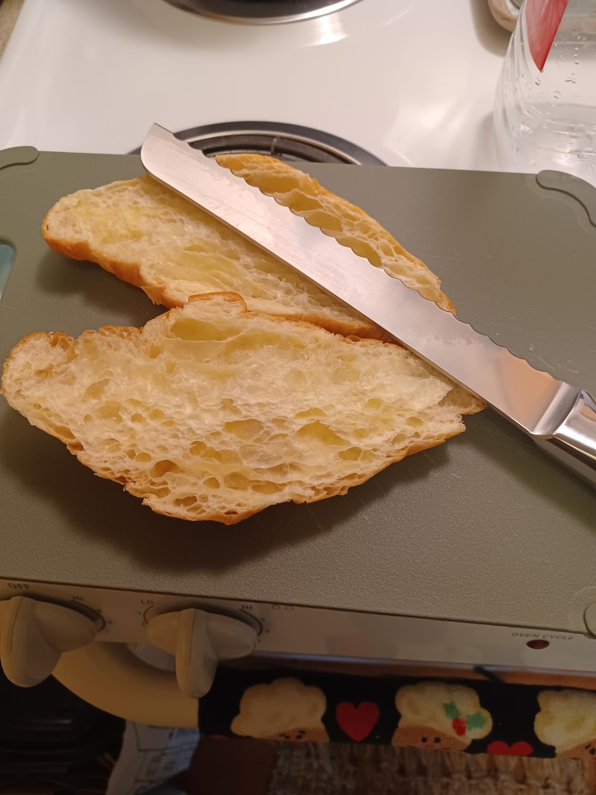 Orblue Serrated Bread Knife with Upgraded Stainless Steel Razor Sharp Wavy Edge - Bread Cutter Ideal for Slicing Homemade Bagels, Cake (8-Inch Blade with 5-Inch Handle) customer photo 2