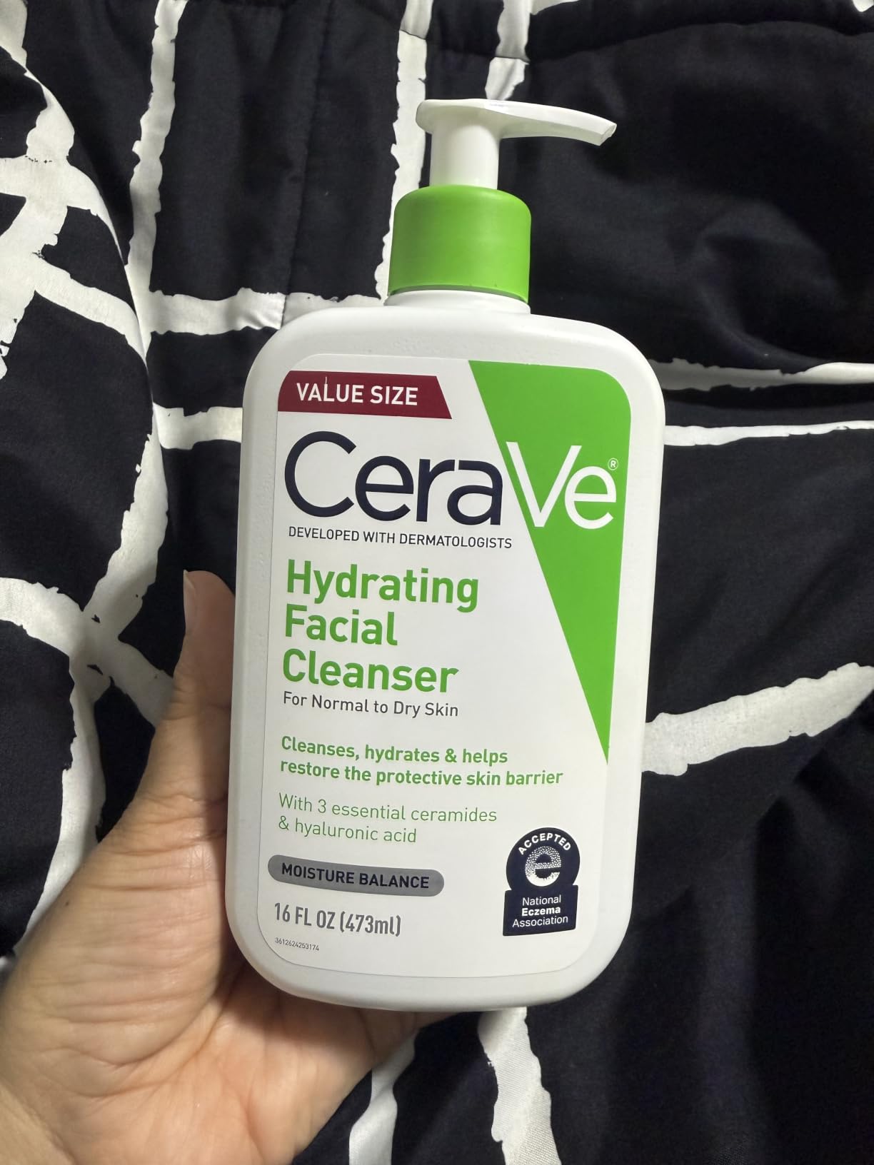 CeraVe Hydrating Cleanser with Hyaluronic Acid, Face Wash for Dry Skin,16oz customer photo 1