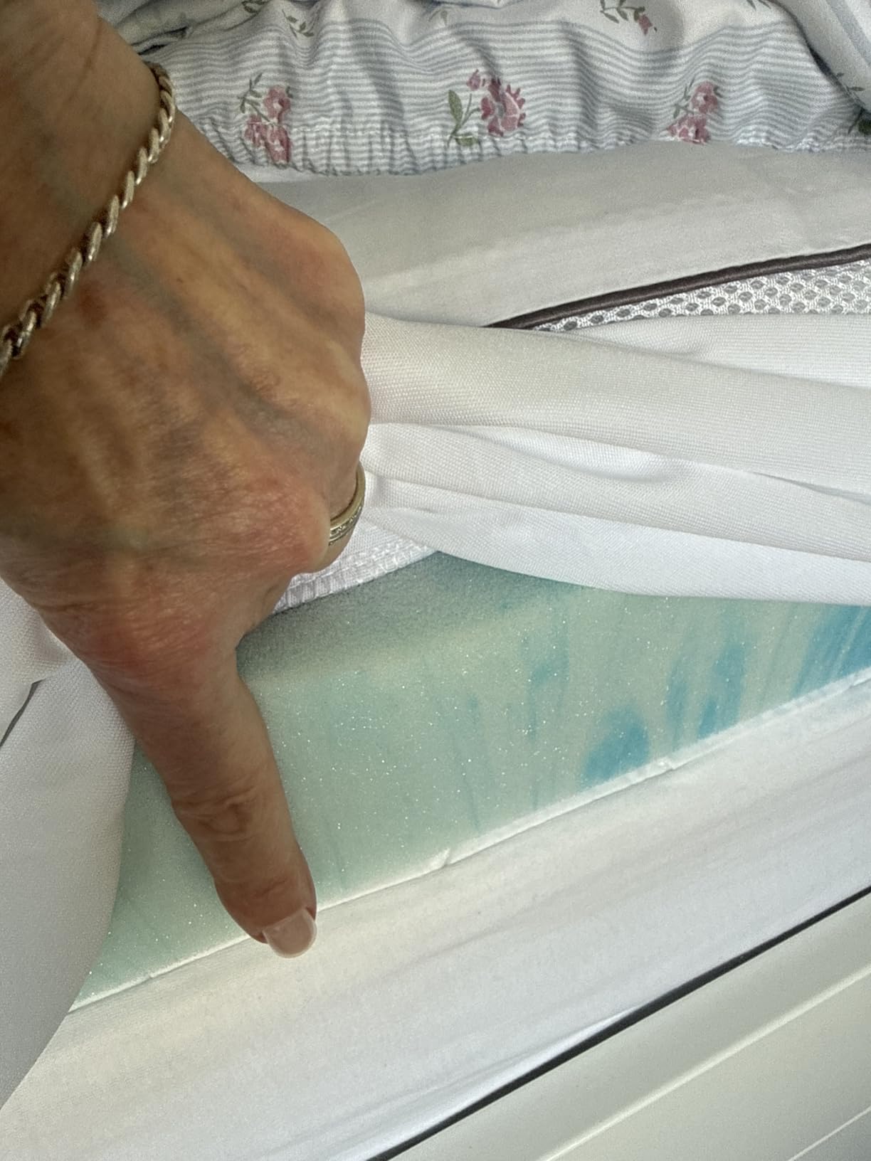 Viscosoft 4 Inch Hybrid Mattress Topper Twin XL - Memory Foam & Pillow Top customer photo 1