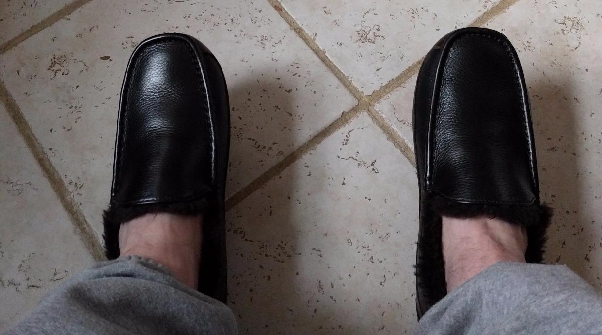 UGG Men's Ascot Slipper customer photo 2