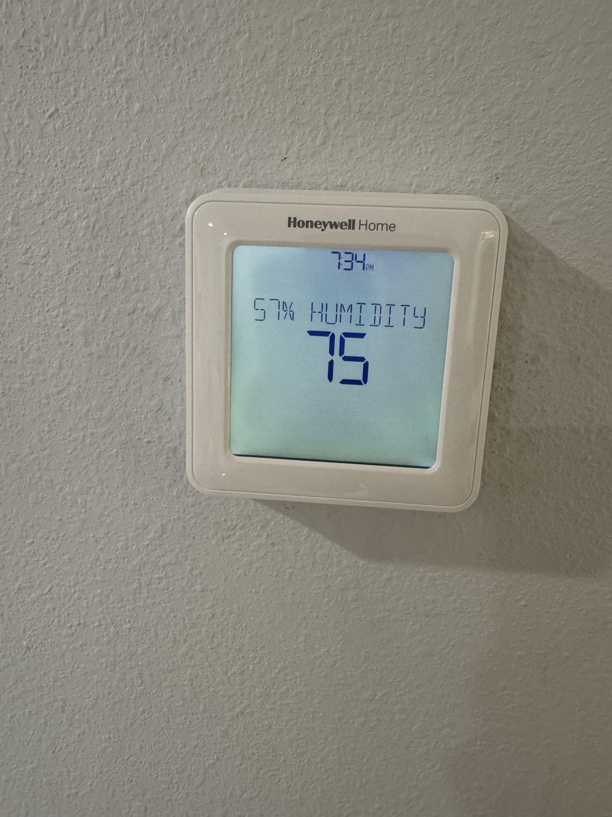 Honeywell Home 7 Day Programmable Touchscreen Thermostat customer photo 1
