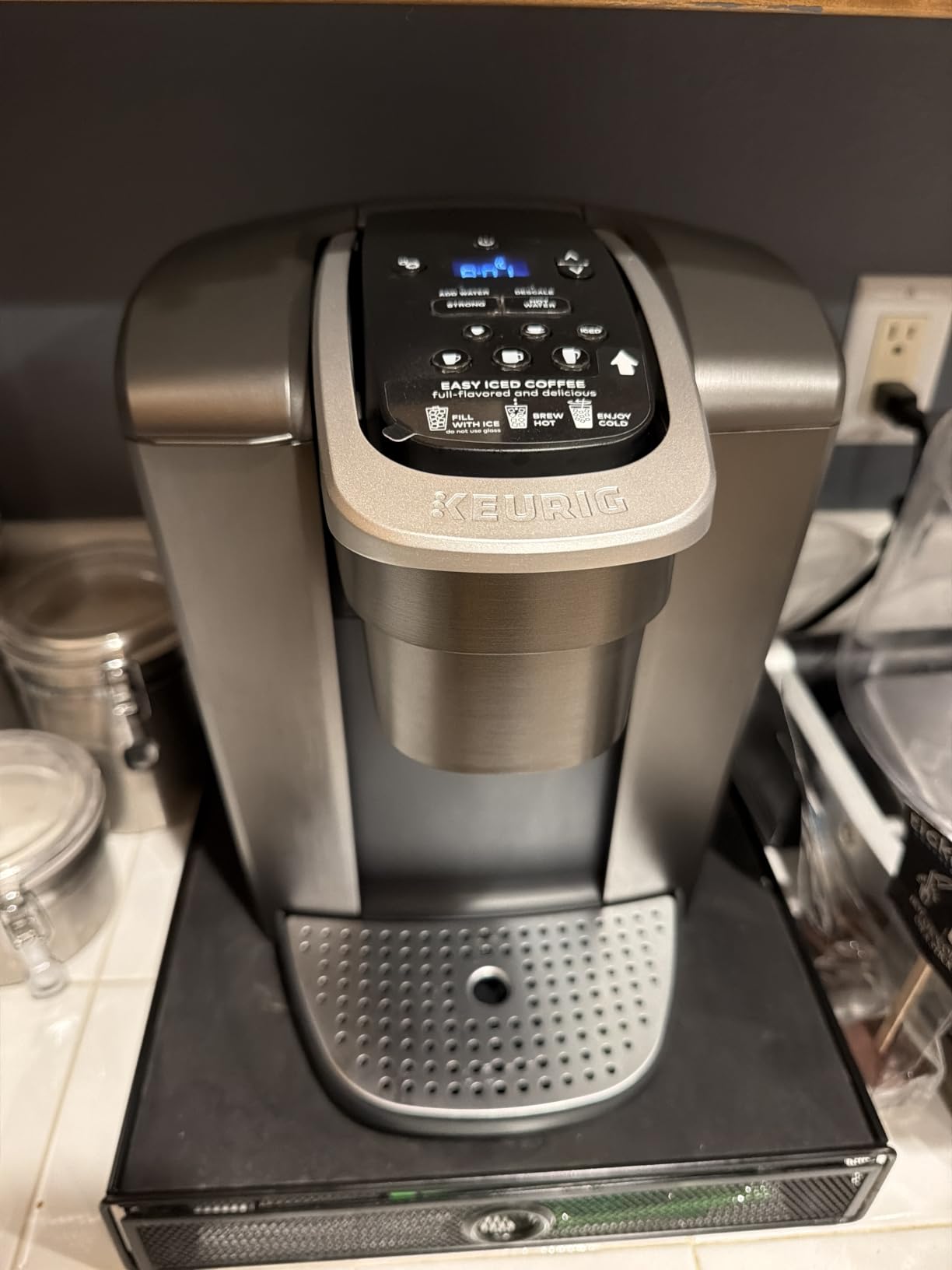 Keurig K-Elite Single Serve K-Cup Pod Coffee Maker, with Strength and Temperature Control, Iced Coffee Capability, 8 to 12oz Brew Size, Programmable, Brushed Gold customer photo 2