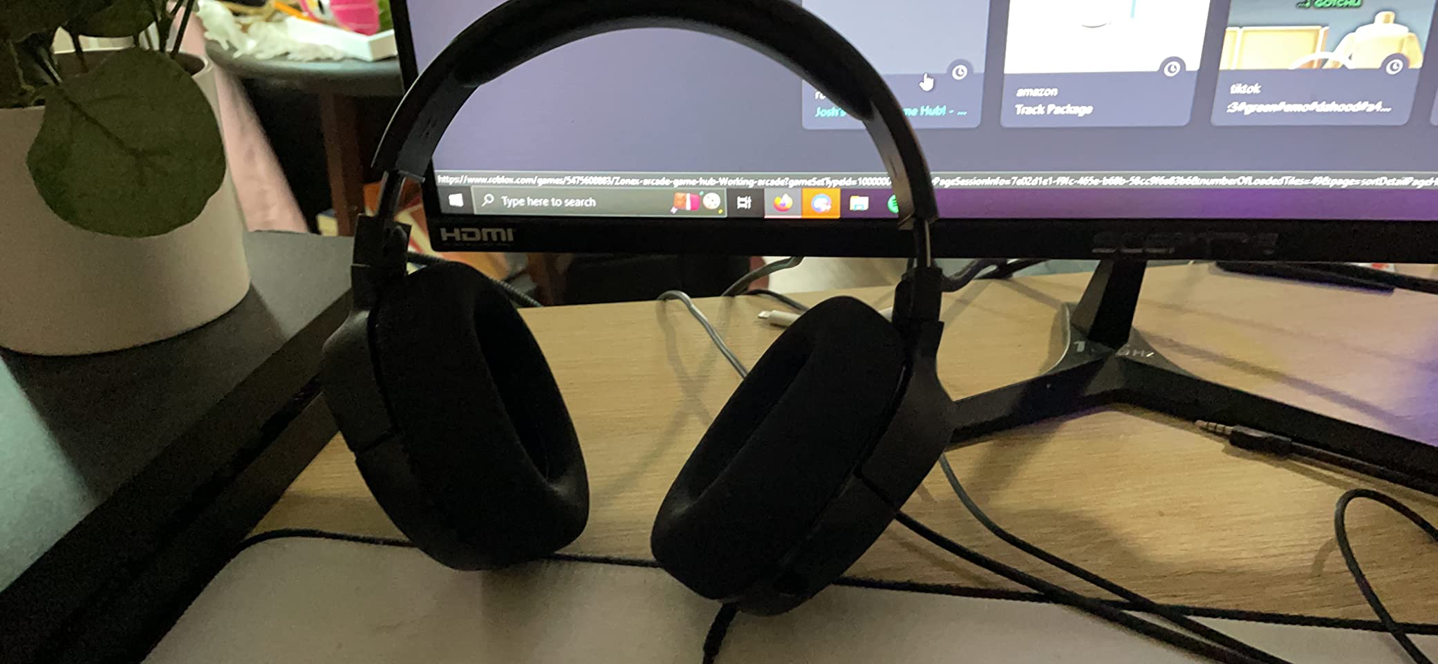 SteelSeries Arctis 1 Wired Gaming Headset – Detachable ClearCast Microphone – Lightweight Steel-Reinforced Headband – For Xbox, PC, PS5, PS4, Nintendo Switch, Mobile customer photo 1