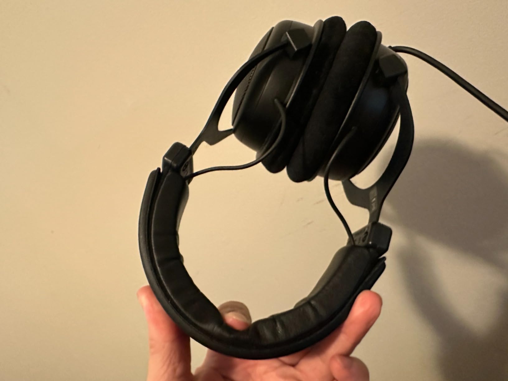 beyerdynamic TYGR 300 R Open-Back Wired Gaming Headphones, No Mic, Black customer photo 2