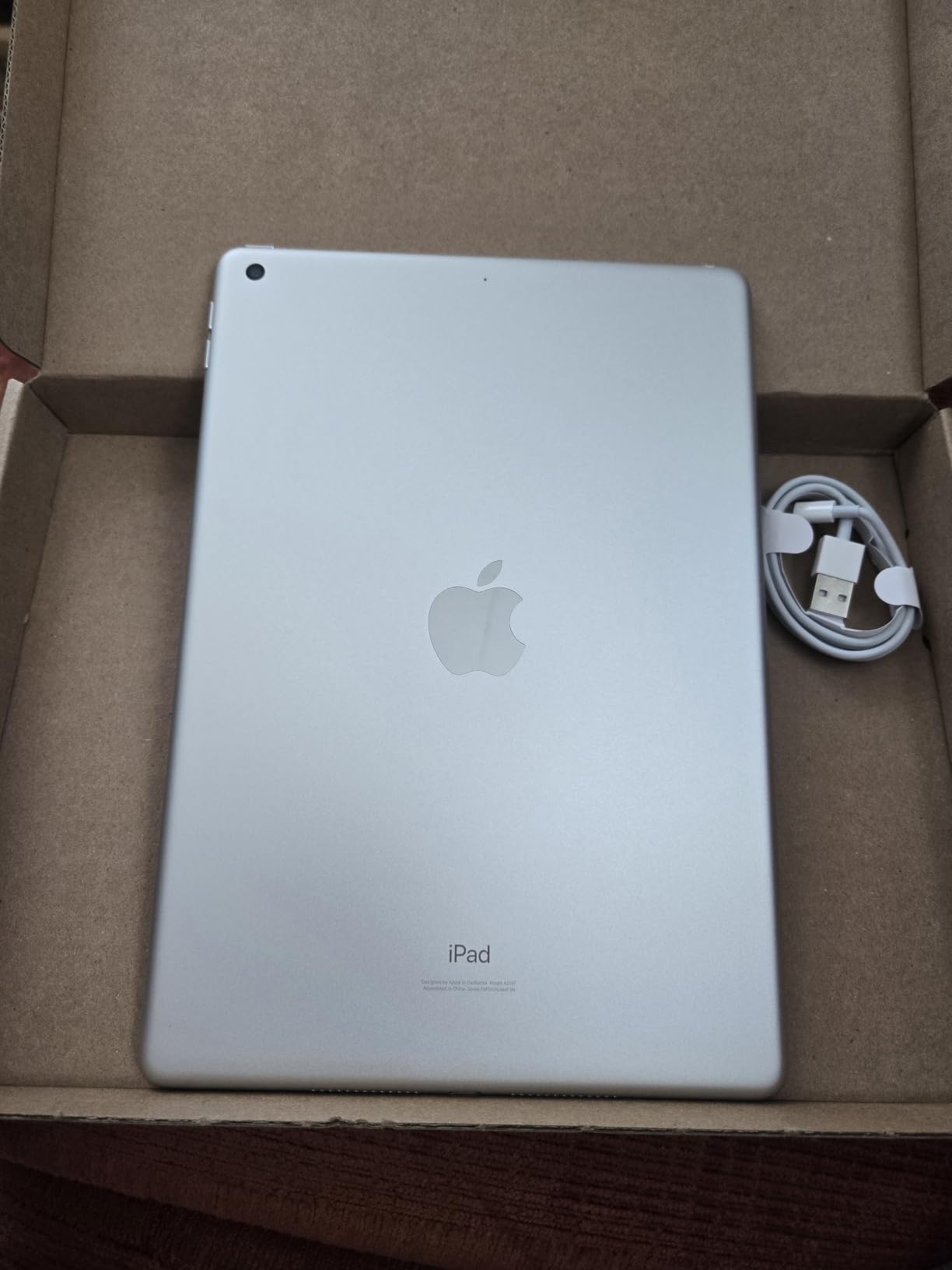 Apple 2019 iPad 7th Gen (10.2-inch, Wi-Fi, 32GB) Silver (Renewed) customer photo 1