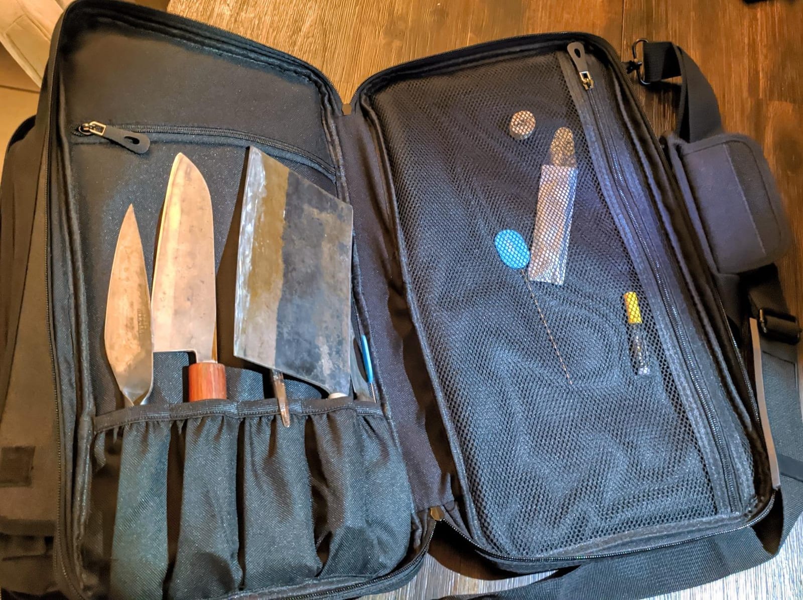 Asaya Chef Knife Bag - 28-Pocket Knives Carrying Case for Kitchen Tools and Utensils, Ballistic Nylon Chef Knife Roll Bag with Adjustable Shoulder Strap - Knives Not Included (Grey) customer photo 1