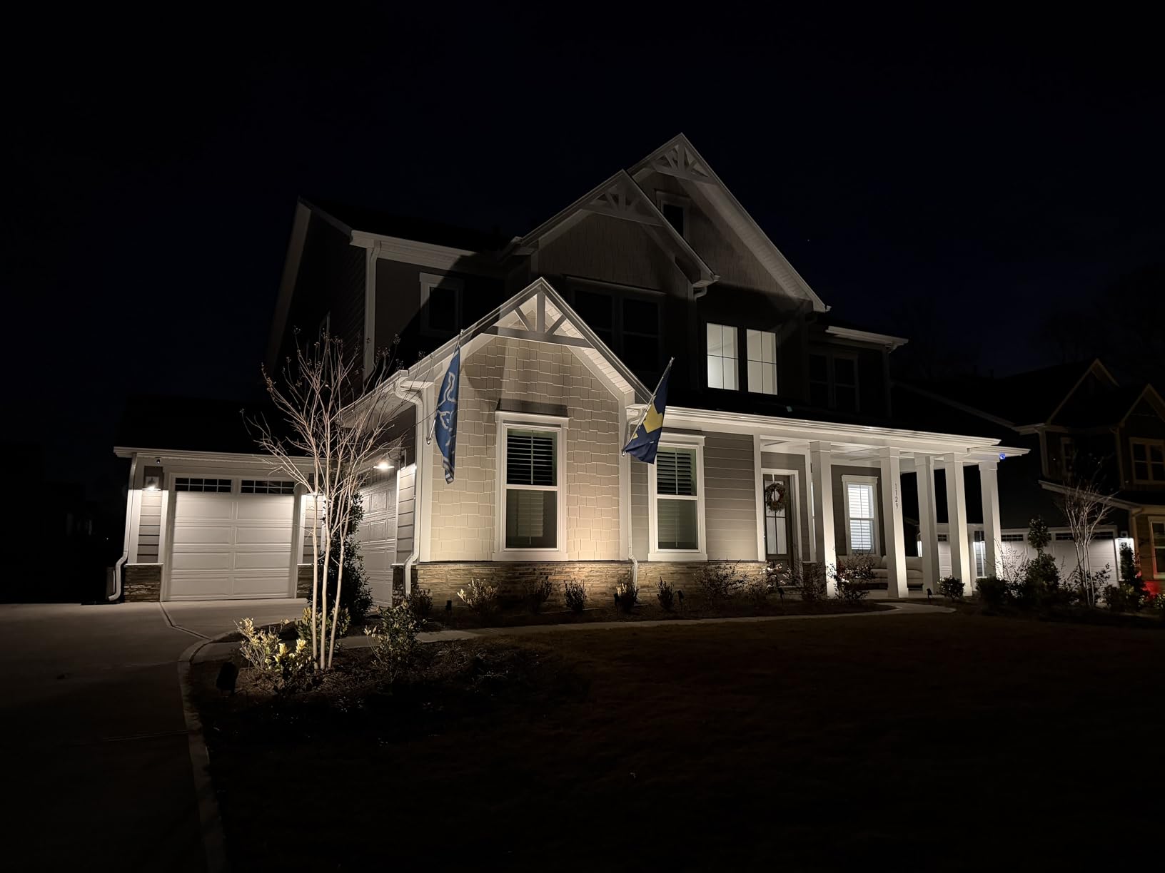 Philips Hue Lily Outdoor Smart Spotlight, 3-Pack customer photo 1