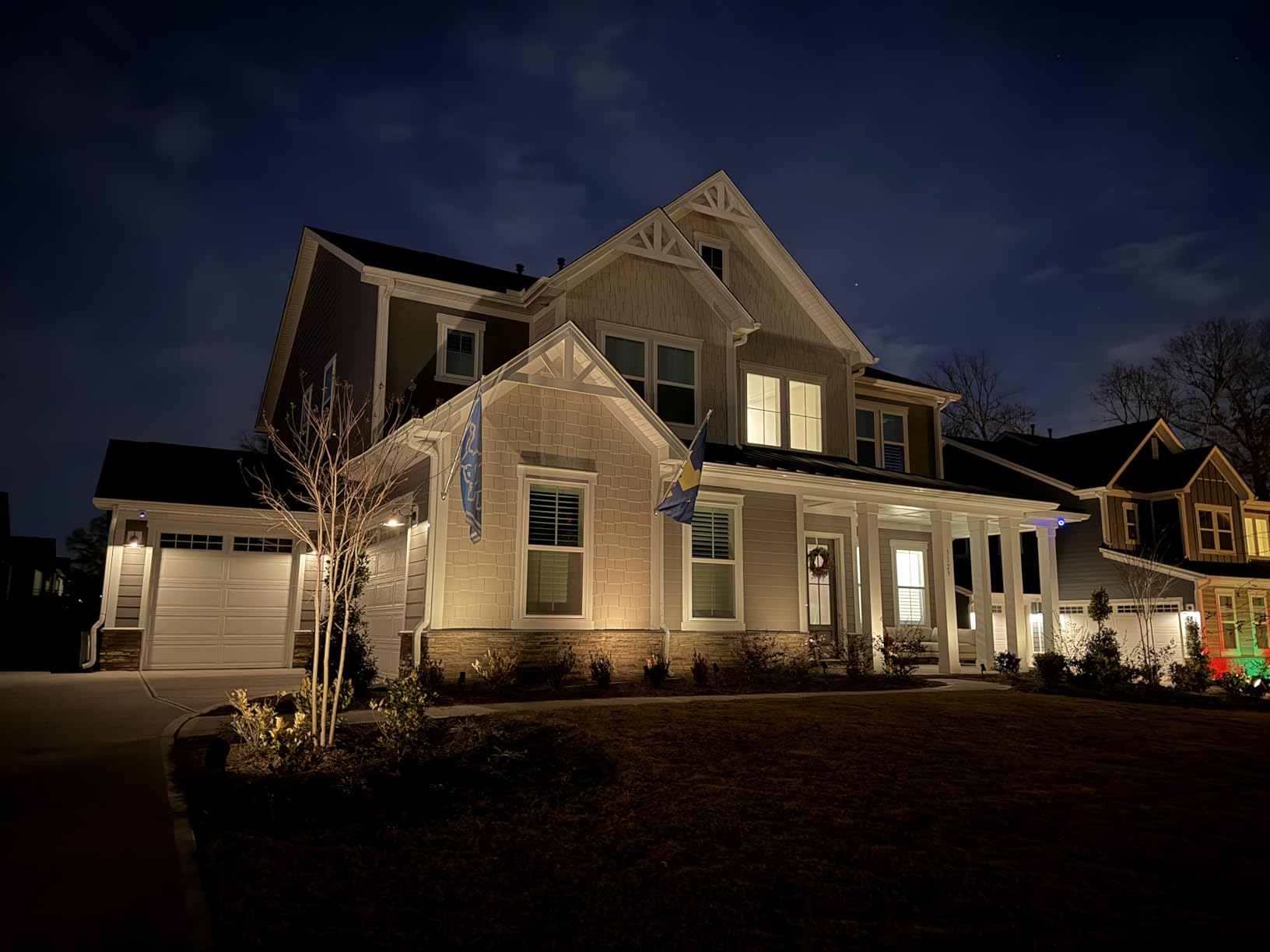 Philips Hue Lily Outdoor Smart Spotlight, 3-Pack customer photo 2