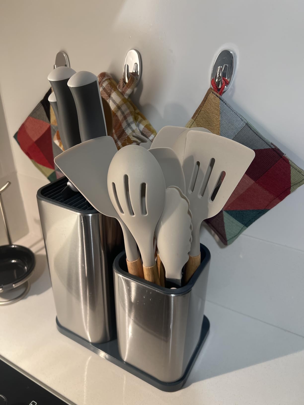 RedCall Kitchen Knife Holder,Stainless Steel Universal Knife Block Without Knives for Countertop,Modern Knife Utensil Holder for Counter,Edge-Protect Knife Storage Organizer (Stainless Steel (Silver)) customer photo 2