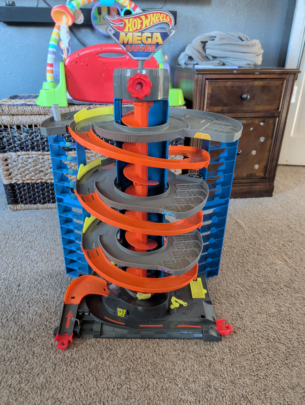 Hot Wheels City Mega Garage Playset with Corkscrew Elevator & Storage for 60+ Cars, Includes 1 Hot Wheels 1:64 Scale Vehicle, Gift for Kids 4 Years Old & Up, HFH03 customer photo 2