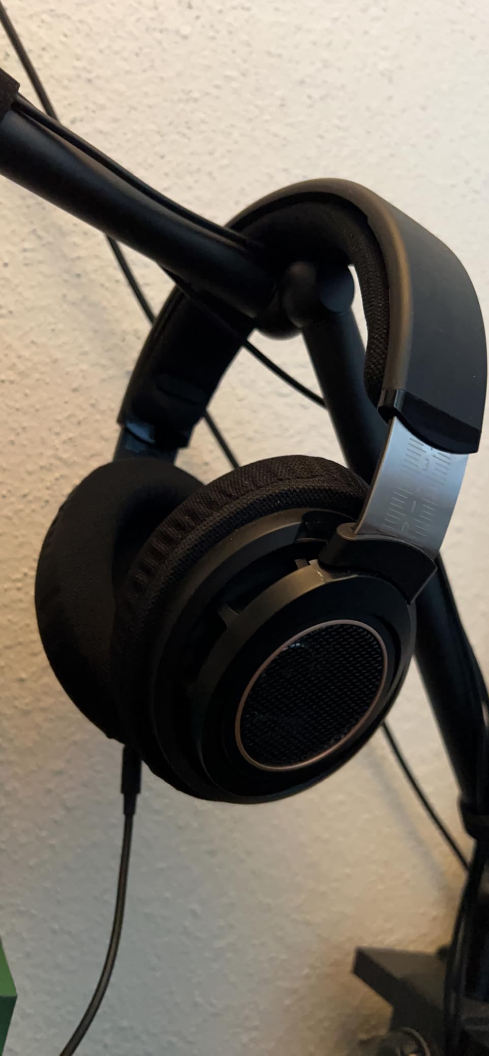 PHILIPS Over The Ear Studio Headphones for Recording Open Back Gaming Headset with Microphone Studio Monitor Headphones for PC DJ Music Piano Guitar with Detachable Mic and Audio Jack SHP9600MB customer photo 1