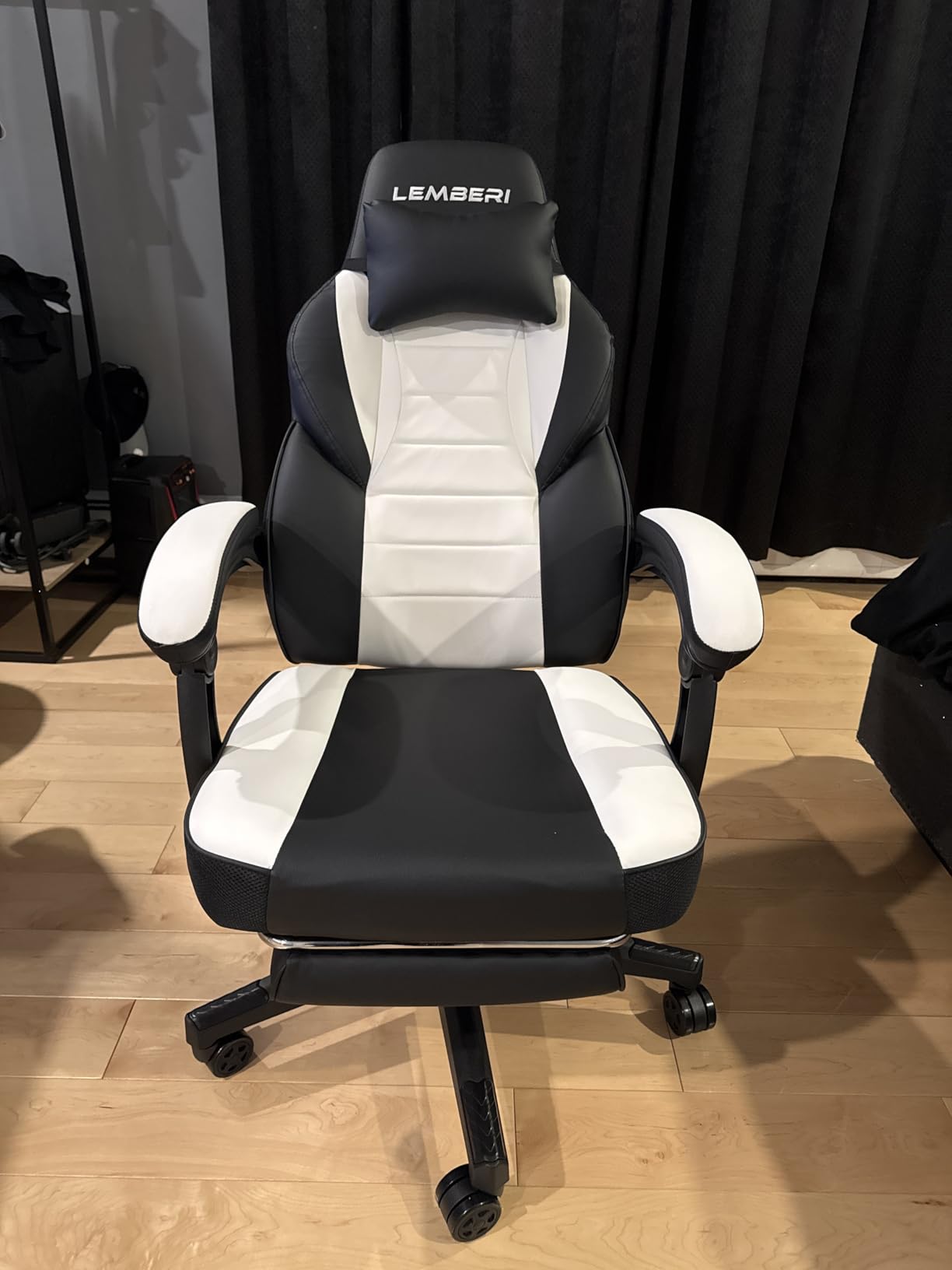 LEMBERI Big and Tall Gaming Chair, 400lb Capacity, Red customer photo 2