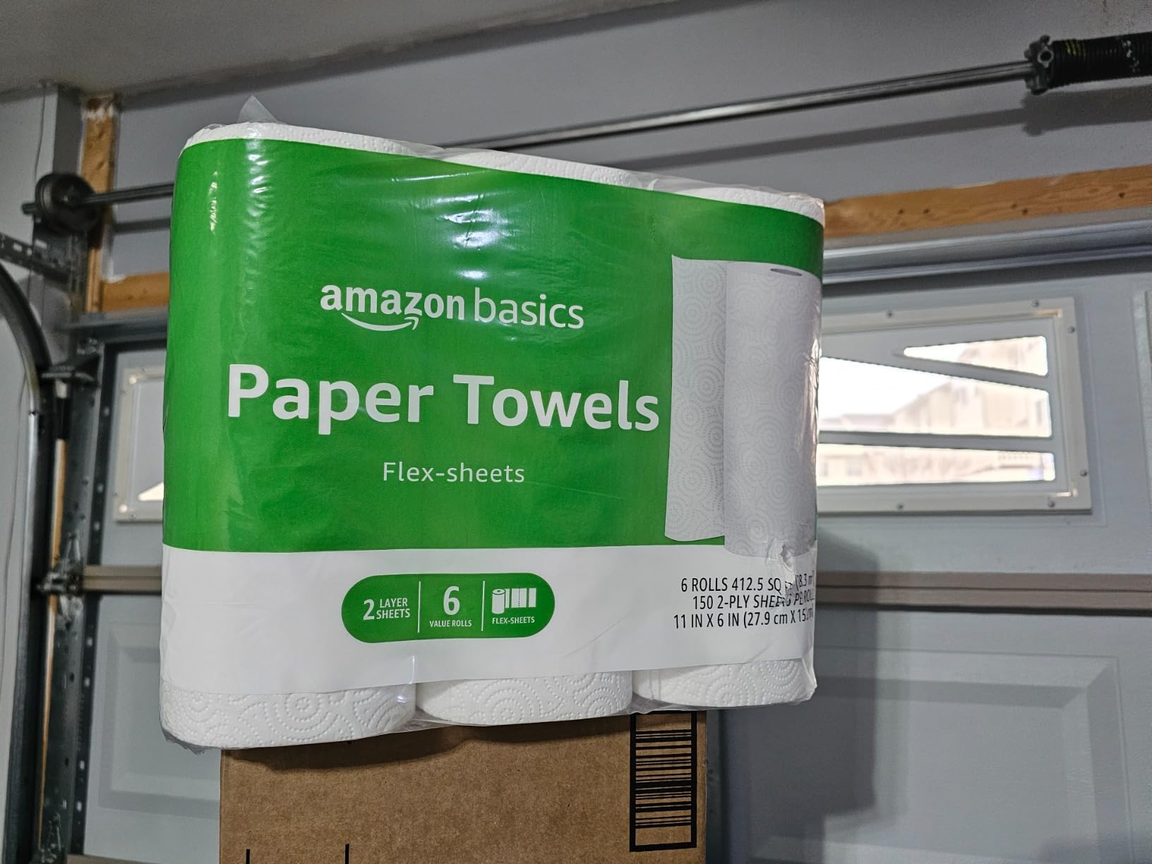 Amazon Basics 2-Ply Flex-Sheets Paper Towels, 12 Basics Rolls = 40 Regular Rolls, Everyday Value with 150 Sheets per Roll, Packaging May Vary customer photo 1