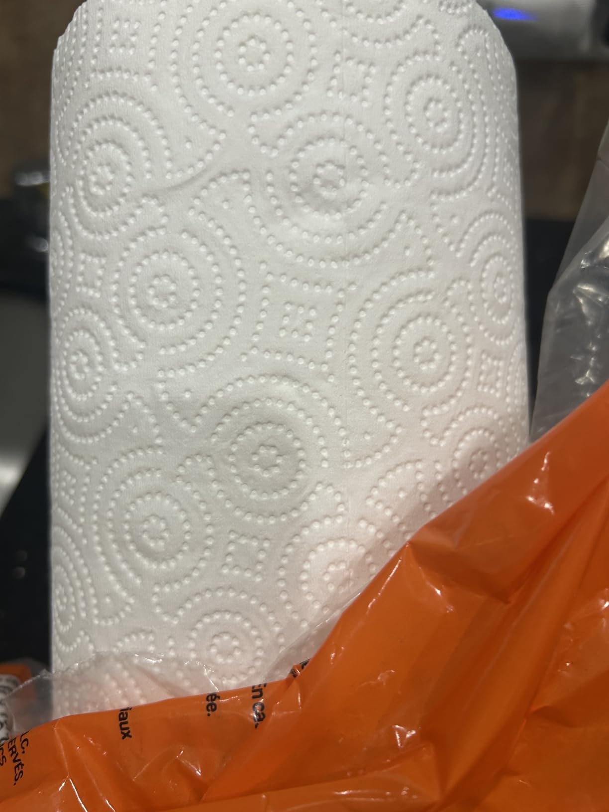 Amazon Basics 2-Ply Flex-Sheets Paper Towels, 12 Basics Rolls = 40 Regular Rolls, Everyday Value with 150 Sheets per Roll, Packaging May Vary customer photo 2