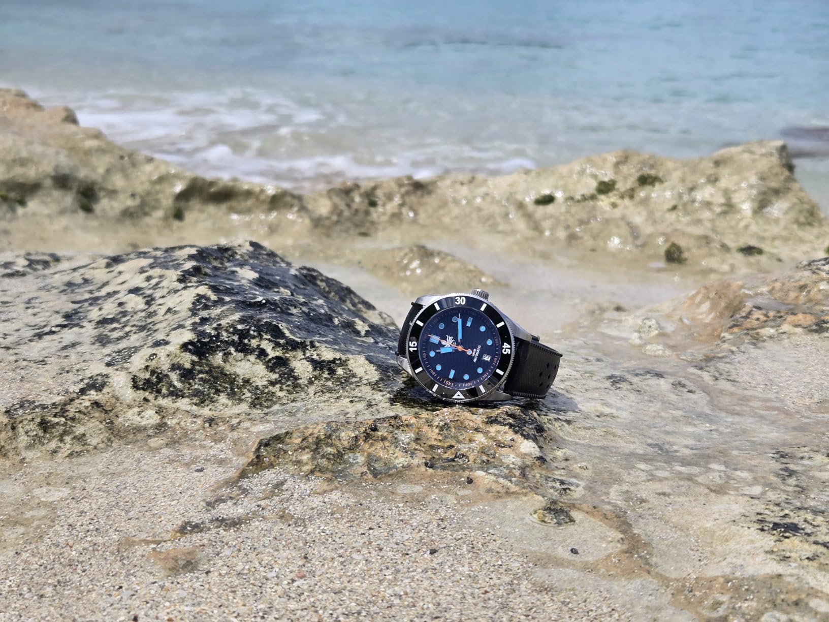 PHOIBOS Automatic Men's 300m Diver Watch with Wave Patterned Dial and Rubber Strap Wave Master PY010R customer photo 2