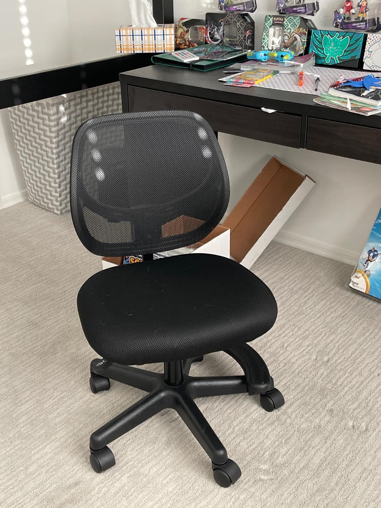 Amazon Basics Kids Adjustable Height Mesh Low-Back Swivel Desk Chair with Footrest, Rolling Study Chair, Armless, Blue customer photo 1