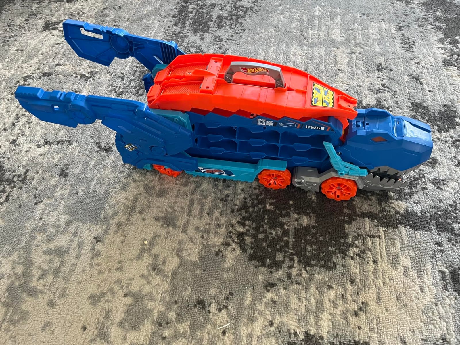 Hot Wheels City Toy Car Track Set, Ultimate T-Rex Transporter, Hauler Transforms into Stomping Dino with Race Track, from Netflix Series “Let’s Race” customer photo 1