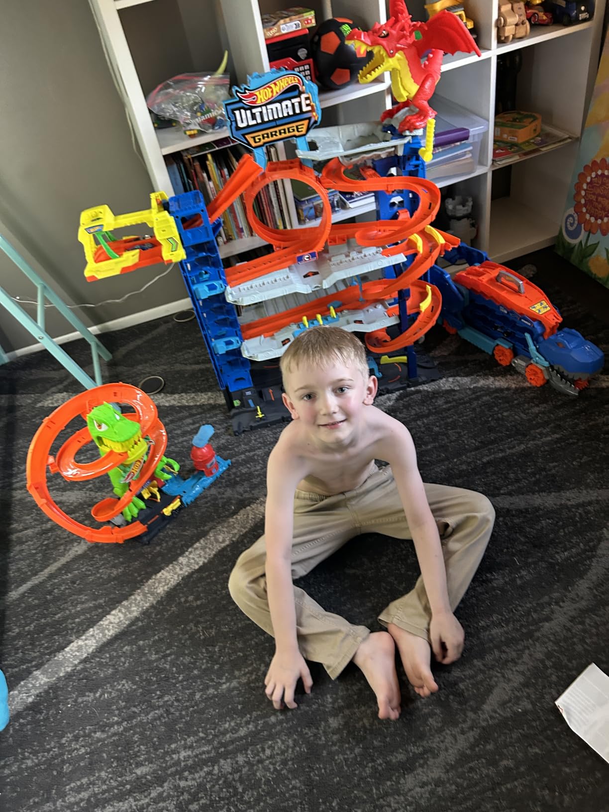 Hot Wheels City Ultimate Garage Track Set with 2 Die-Cast Toy Cars & Car-Eating Dragon, Stores 50+ Vehicles, 4 Levels customer photo 2