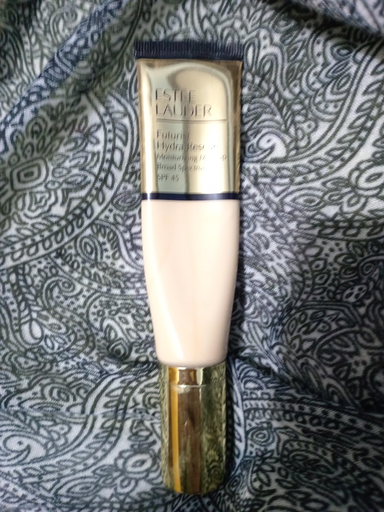 Estée Lauder Futurist Hydra Rescue Moisturizing Foundation Makeup SPF 45 for a 12-Hour Glow, 1.2 Fl Oz customer photo 1