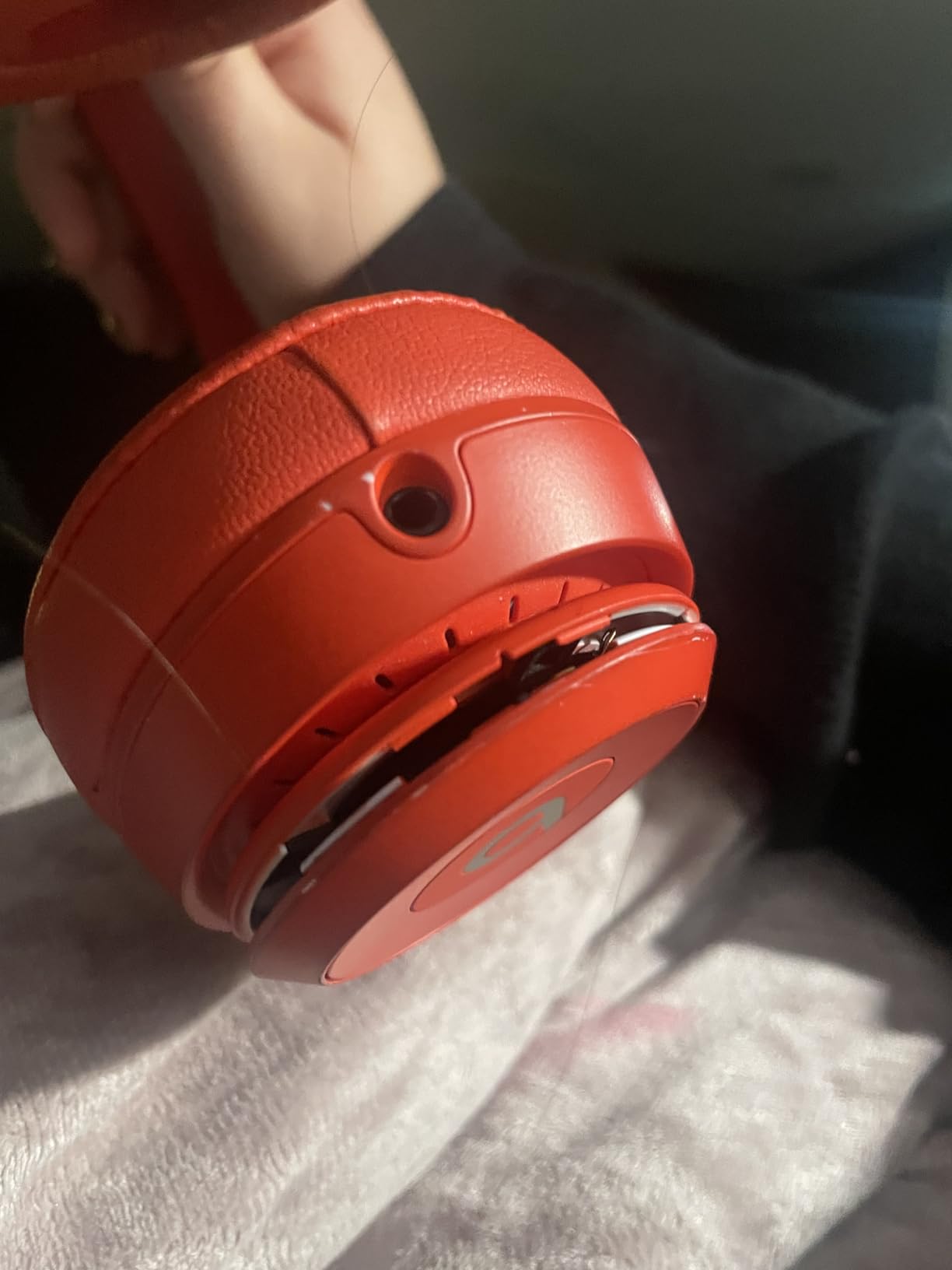 Beats Solo3 - Wireless Bluetooth On-Ear Headphones, Apple & Android Compatible, Up to 40H of Battery Life - Silver (Latest Model) customer photo 1