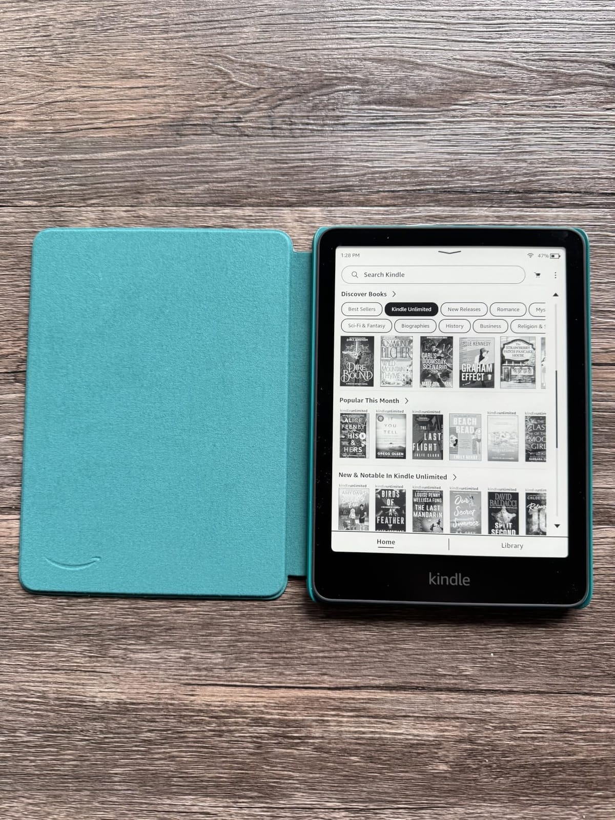 Amazon Kindle Paperwhite and Kindle Colorsoft Case, Lightweight and Water-Safe, Foldable Protective Cover - Fabric customer photo 2
