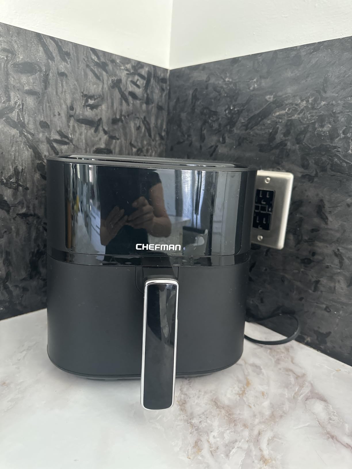 Chefman Air Fryer – 6 QT Compact Airfryer for Quick & Easy Meals in Minutes, Features Hi-Fry Technology for Extra Crisp, Touchscreen Controls with 4 Presets, Nonstick & Dishwasher Safe Basket - Black customer photo 1