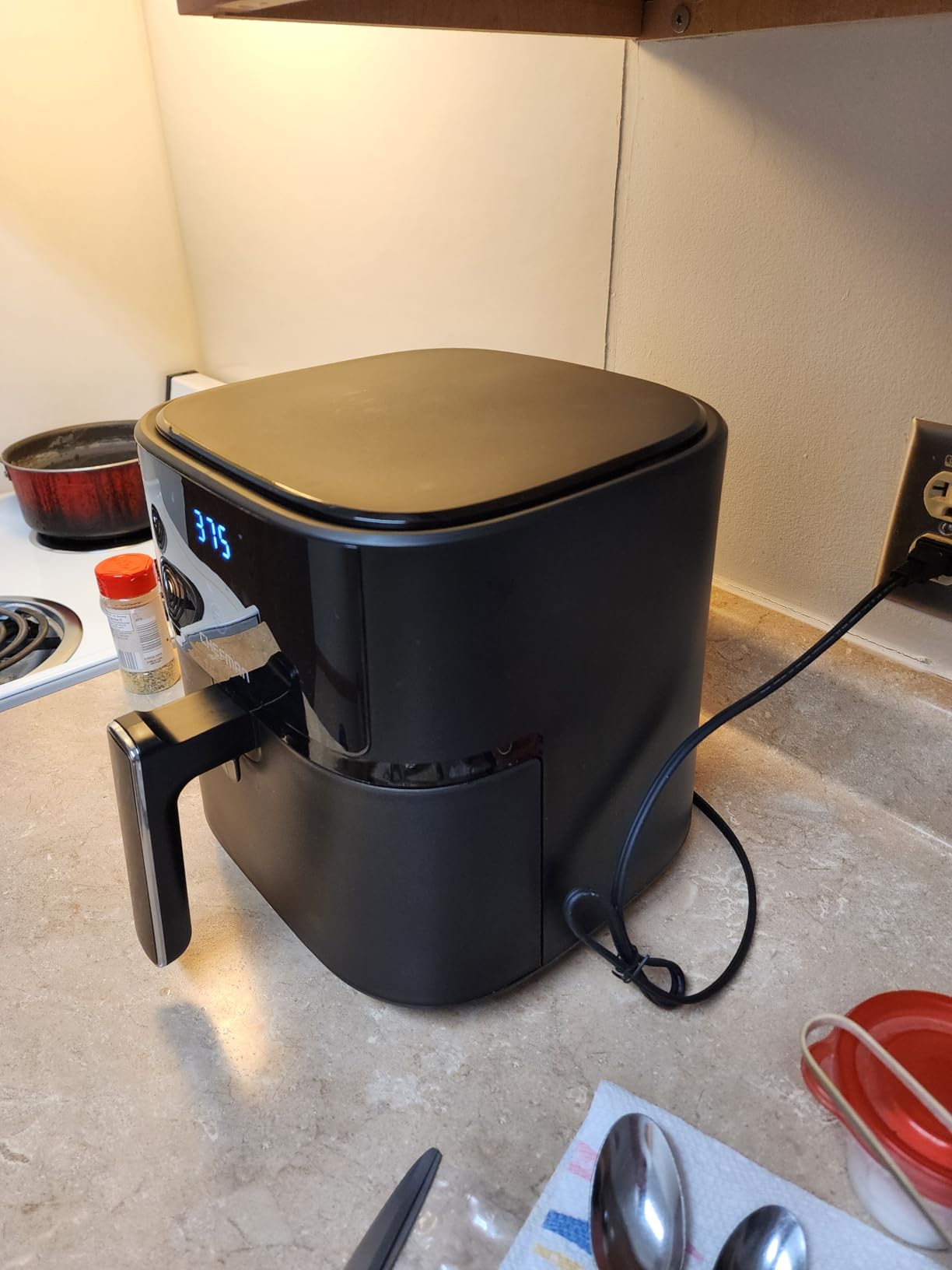 Chefman Air Fryer – 6 QT Compact Airfryer for Quick & Easy Meals in Minutes, Features Hi-Fry Technology for Extra Crisp, Touchscreen Controls with 4 Presets, Nonstick & Dishwasher Safe Basket - Black customer photo 2