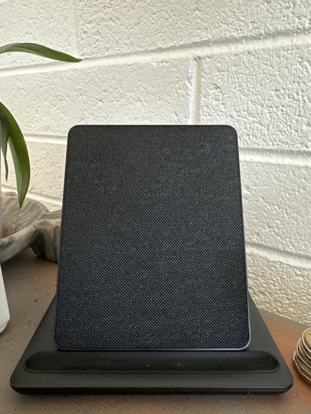 Made for Amazon, Wireless Charging Dock for Kindle Paperwhite Signature Editions (2022 & 2024 Releases) and Kindle Colorsoft Signature Edition customer photo 2