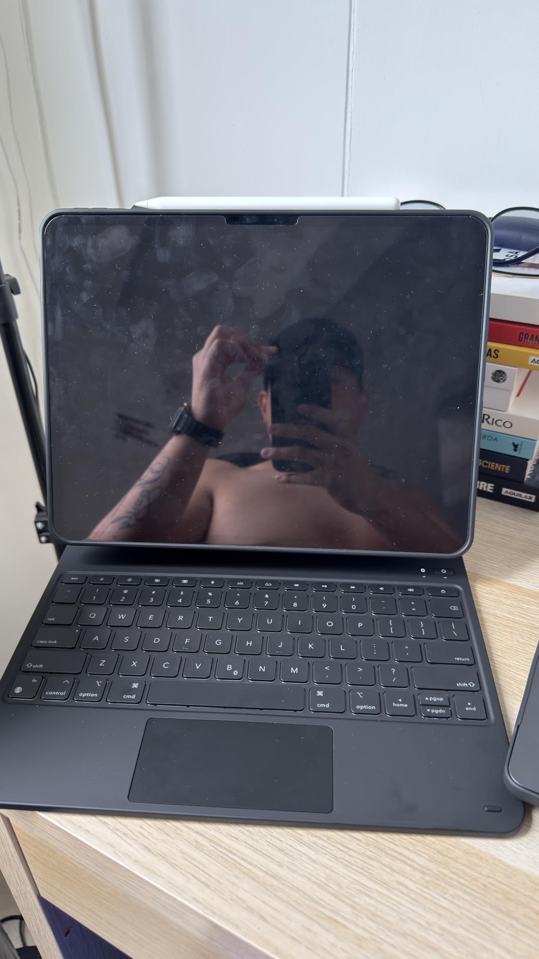 ESR for iPad Pro 13 Inch Case with Keyboard M5/M4,Multi-Mode Magnetic Stand customer photo 2