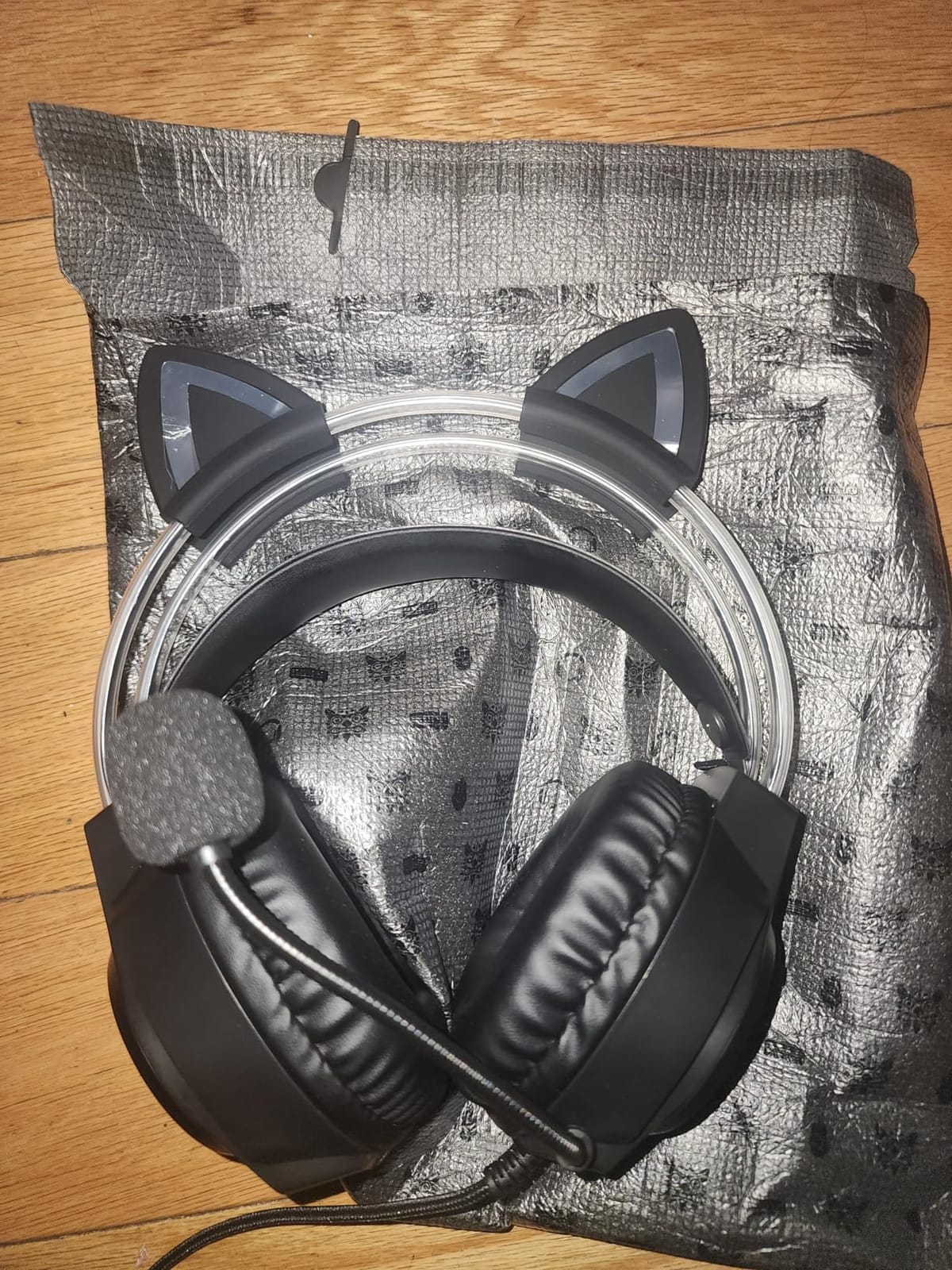 Gaming Headset with Microphone, Cat Ear Headphones for PC Laptop PS4 PS5 Xbox Switch, Rainbow RGB Lighting & Virtual Surround Sound, 3.5mm Wired Over Ear Headphones, Ergonomic customer photo 2