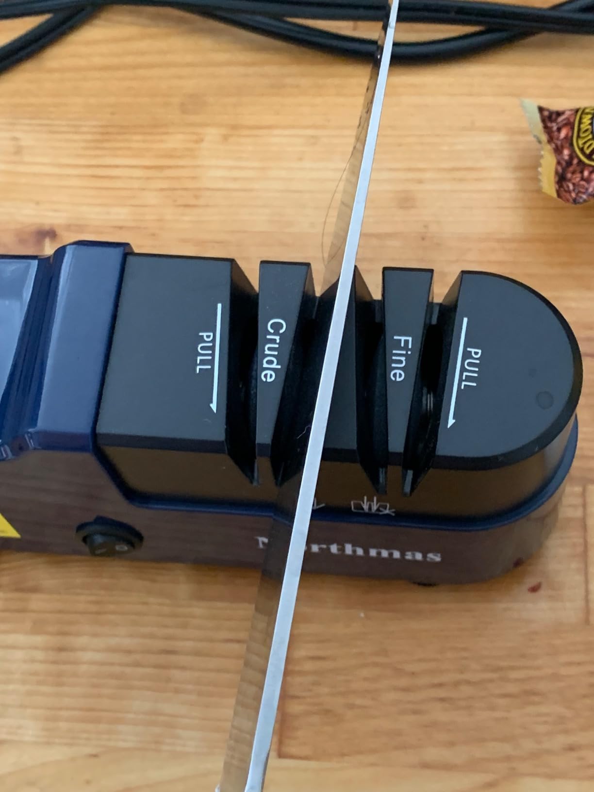 Northmas Knife Sharpener, Professional Electric Knife Sharpener for Home Use, 2 Stages for Quick Sharpening & Polishing, 100V-240V Global Voltage Design, Blue customer photo 2